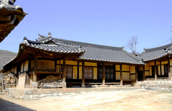 郑兰宗先生墓及新神道碑外墓区一带